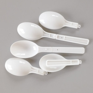 Cuillère en plastique jetable pliable, meilleure vente 1 pièce, cuillère <span class=keywords><strong>à</strong></span> <span class=keywords><strong>salade</strong></span> en plastique pour gâteaux aux fruits, <span class=keywords><strong>couverts</strong></span> en plastique - Product Image 1