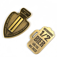 Épingles à revers personnalisées en bronze électroplaqué, badges en alliage de zinc de haute qualité, découpés à la presse, avec forme et logo sur mesure