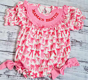 Ropa de Bebé con Bordado 'MAMA'S BESTIE', Lazos Coquetos, Conjunto Rosa para Hermanas, Romper con Bordado - Product Image 3