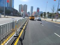 Barrière de sécurité piétonne en acier galvanisé robuste, écologique, imperméable, pour le contrôle temporaire du trafic sur les chantiers routiers
