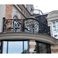 Balustrade et garde-corps de balcon d'hôtel en fer forgé de luxe
