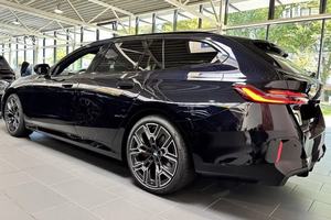 <span class=keywords><strong>BMW</strong></span> Serie 5 Touring <span class=keywords><strong>530e</strong></span> xDrive M Sport 2024 de Alto Rendimiento, Usado, Listo para Enviar - Product Image 2