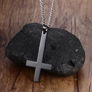 Collana da uomo gioielli satanici in acciaio inox con croce rovesciata - Product Image 4