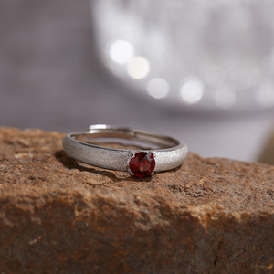 सरल उच्च अंत ब्रश आला s925 चांदी 18k प्राकृतिक कबूतर रक्त लाल सैपफायर इन शैली जन्मदिन की अंगूठी - Product Image 3