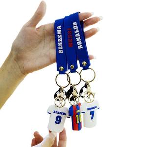 Porte-clés football 3D T-shirt sport Messi Ronaldo Porte-clés porte-clés en caoutchouc silicone - Product Image 5