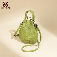 Nouveaux Sacs Main Pour Femmes Lumière De Luxe De Mode Tricoté Sac Casual Polyvalent Clip BagTexture À La Mode Unique Épaule Sac À Bandoulière