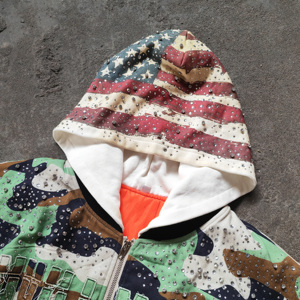 เสื้อแจ็คเก็ตฮู้ดดี้ผู้ชาย YSJY OEM สไตล์สตรีทแวร์แฟชั่นฤดูหนาว ลายพรางพิมพ์ลายสีเขียวบุซับใน แต่งคริสตัลขนาดใหญ่ ซิปหน้า - Product Image 2