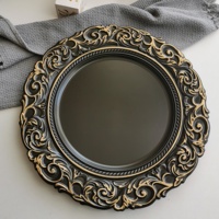 Assiette de présentation de luxe en plastique PP vert avec bordure florale vintage en relief pour la décoration de tables de mariage, banquets, hôtels et fêtes