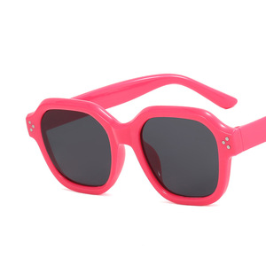 Lunettes de soleil vintage rectangulaires irrégulières avec logo personnalisé, verres UV400, lunettes de soleil pour femmes - Product Image 4