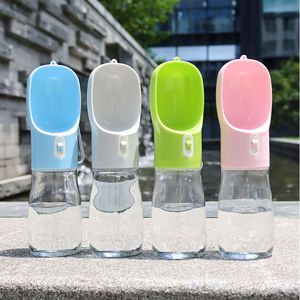 En stock, gourde portable 2-en-1 haute capacité pour animaux de compagnie, bouteille d'eau en plastique pour chiens, pour les promenades en plein air - Product Image 3