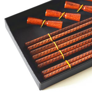 Baguettes en bois de bambou réutilisables, logo personnalisé, ensemble cadeau, baguettes en bois naturel, baguettes de sushi, 1 paire - Product Image 2