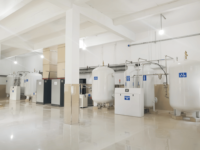 Concentrateur d'oxygène de qualité médicale certifié CE avec pompe et moteur PLC - Fonctionnement silencieux et conception écoénergétique - Télécommande