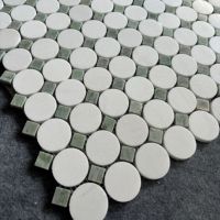 Mosaïque ronde en marbre blanc Thassos et vert Ming pour les applications de revêtement de sol et de mur