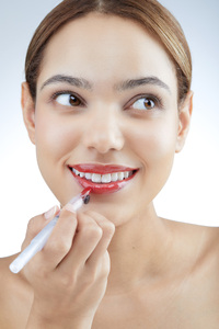 Bálsamo Labial con Color CLICKA, Refrescante e Hidratante, Rojo, Fórmula No Pegajosa, Color Natural, Exfoliante, Cuidado para Labios Secos, Tamaño Regular - Product Image 6