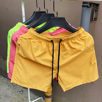 Vente en gros de fabricant de maillots de bain personnalisés Shorts avec cordons Pantalons de sport de plage d'été vierges Jogger Gym Shorts en nylon pour hommes