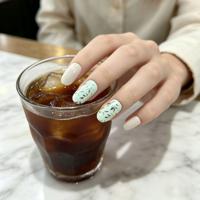 Vente en gros de faux ongles personnalisés en ABS, motif marbre crème brun, 24 pièces, étiquette privée OEM, réutilisables, pour la beauté et la vente au détail