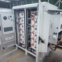 Systèmes de stockage d'énergie industriels et commerciaux 130 kW PCS et batterie LiFePO4 261 kWh avec refroidissement liquide