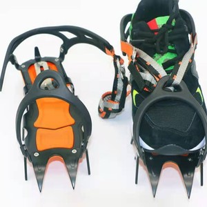 Couvre-chaussures antidérapants Fiery Fox, crampons à 12 dents avec sangles de fixation pour l'escalade et l'alpinisme - Product Image 1