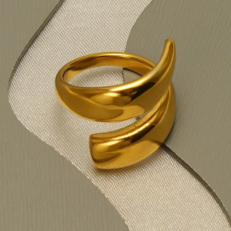 2023 nova moda em aço inoxidável anel espiral personalidade branco jogo design sentido anel titânio aço 18k anel atacado