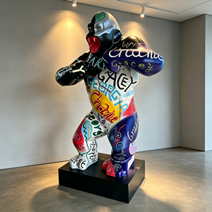 Escultura de Gorila con Pintura en Aerosol Personalizada de Fábrica, Estatua de King Kong de Fibra de Vidrio de Tamaño Real para Decoración de Exposiciones Comerciales - Product Image 1