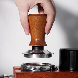 כלי קפה מותאם אישית קפיץ 51 מ "מ 58 מ מ מ" מ עץ ידית עץ מוצק עבור barista