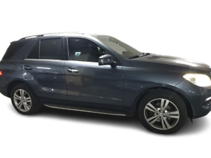 Mercedes Benz ML350 BlueTEC 4Matic SUV Usado, Proveedor Coreano, Suministro Mensual de 300-500 Unidades, Listo para Exportación, Diésel, Tracción en las Cuatro Ruedas, Opciones con Volante a la Derecha e Izquierda - Product Image 3