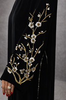 Abaya noire de luxe, décontractée, brodée à la main de motifs floraux, élégante, avec des détails en fil doré, en coton doux et fluide de qualité supérieure, style Dubaï, tenue modeste.