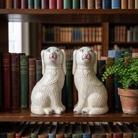 Statue de chien en céramique vintage classique américaine, paire d'ornements antiques de spaniel pour console et étagère, accent décoratif pour la maison
