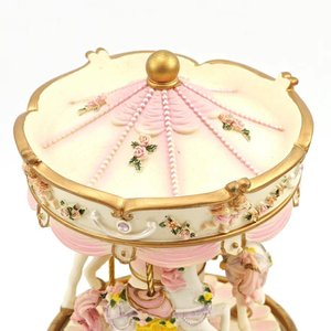 Vente en gros d'artisanat en résine de diverses couleurs exquises au-delà de comparer carrousel de boîte à musique pour cadeau - Product Image 4