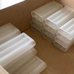 Maßgefertigtes Transluzentes Quarz-Dreifachbohrrohr für Schönheitsgeräte-Laserkopf und -Hohlraum mit Hohem Ozongehalt in C-Form - Product Image 5