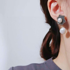 ต่างหูมุกบาโรกทรงหยดน้ำ งานแฮนด์เมด ทอง 14K ชุบทอง ประดับด้วยลูกไม้โลหะสไตล์อิตาลี มุกน้ำจืดธรรมชาติสีรุ้ง - Product Image 4