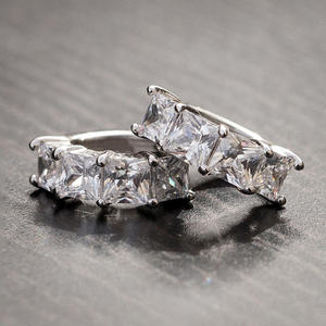 Nueva geometría cuadrada con incrustaciones de circón, hebilla de oreja pequeña, asistencia a banquetes de gama alta, estilo a juego diario, joyería Simple - Product Image 1