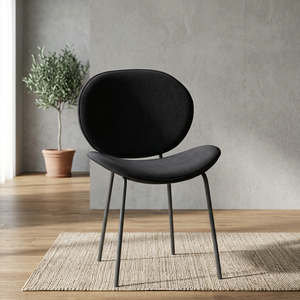 Chaise de salle à manger de luxe en velours noir avec dossier ergonomique incurvé et pieds métalliques fins pour une utilisation moderne dans les villas - Product Image 1