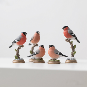 Statuette de luxe en polyrésine Bouvreuil-Sculpture d'oiseau peinte à la main pour jardin et décoration intérieure, commande en gros disponible - Product Image 1