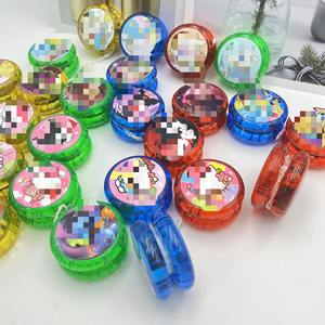 Jouet <span class=keywords><strong>Yoyo</strong></span> pas cher jeu magique <span class=keywords><strong>Yoyo</strong></span> lumineux avec motif Sti-tch San-rio personnalisé drô<span class=keywords><strong>le</strong></span> lueur dans <span class=keywords><strong>le</strong></span> noir <span class=keywords><strong>Yoyo</strong></span> en plastique de haute qualité - Product Image 3