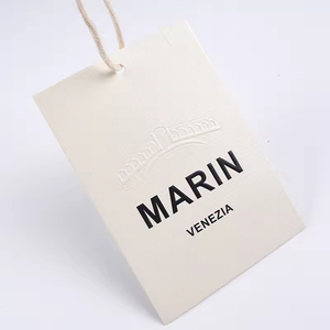 Étiquettes volantes en carton recyclé personnalisées avec logo imprimé pour vêtements - Product Image 4