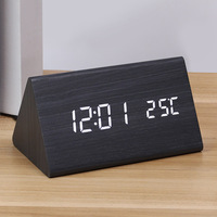 Horloge numérique d'alarme contemporaine à LED en MDF/PVC, design triangulaire rétro, silencieuse, lumineuse, avec thermomètre et calendrier, pour salon, chambre à coucher, chevet