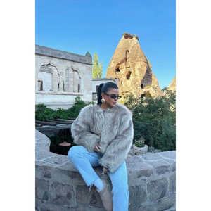 Veste en fourrure crème pour femmes, avec détails en fourrure de mouton, logo personnalisé, style bomber, taille XL, automne/hiver/printemps - Product Image 1