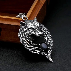Yunnique – collier avec pendentif tête de loup en acier inoxydable pour hommes, design animal vintage, serti de pierres, chaîne de 60cm, cadeau - Product Image 2