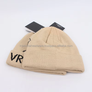 Bonnet d'hiver unisexe en acrylique tricoté à revers, couleur unie, vierge, de haute qualité, personnalisable avec logo, vente en gros - Product Image 3