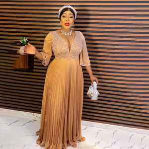 ชุดราตรีสไตล์แอฟริกันปี 2025 หรูหรา ประดับผงทอง จับจีบ และเพชร  คอวีลึก - Product Image 4