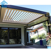 Pergola de luxe en aluminium Sweet Home avec lames motorisées réglables, résistante aux intempéries, bioclimatique, pour hôtel, resort, patio