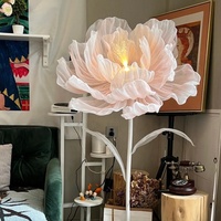 Lampe sur pied géante en organza avec fleurs artificielles et lumière à fibres optiques pour la décoration de scène de mariage, vitrine de centre commercial, décoration florale
