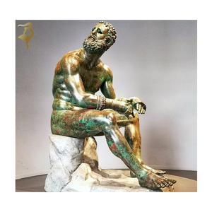 Famosa Escultura de Bronce de un Boxeador Descansando al Aire Libre, Estatua Griega Desnuda - Product Image 1