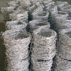 ประเภทต่างๆราคาถูก 10 เกจ 12 เกจสแตนเลสลวดหนาม / ลวดสังกะสีราคาต่อกก. และต่อม้วน