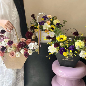 Bolsa de Regalo de Cartón con Diseño Personalizado, Forma Especial, Papel Floral, para Ramos de Flores, con Asa, para Floristería Premium - Product Image 4