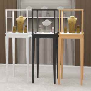 Exhibidor de Joyería Moderno y Personalizable con Iluminación LED, Fondo de Vidrio, Resistente y Ecológico, para Pulseras y Collares - Product Image 4