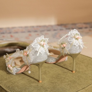 Chaussures à talons hauts sexy et élégantes pour femmes, idéales pour les soirées et les mariages. Avec un design à bout pointu. - Product Image 4