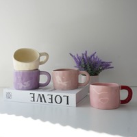 Tasse à cappuccino en céramique de couleur macaron irrégulière moderne Logo personnalisé pour le thé de l'après-midi