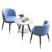 Table de négociation moderne et décontractée, table ronde de style café, petite table et chaises assorties, tendance sur les réseaux sociaux